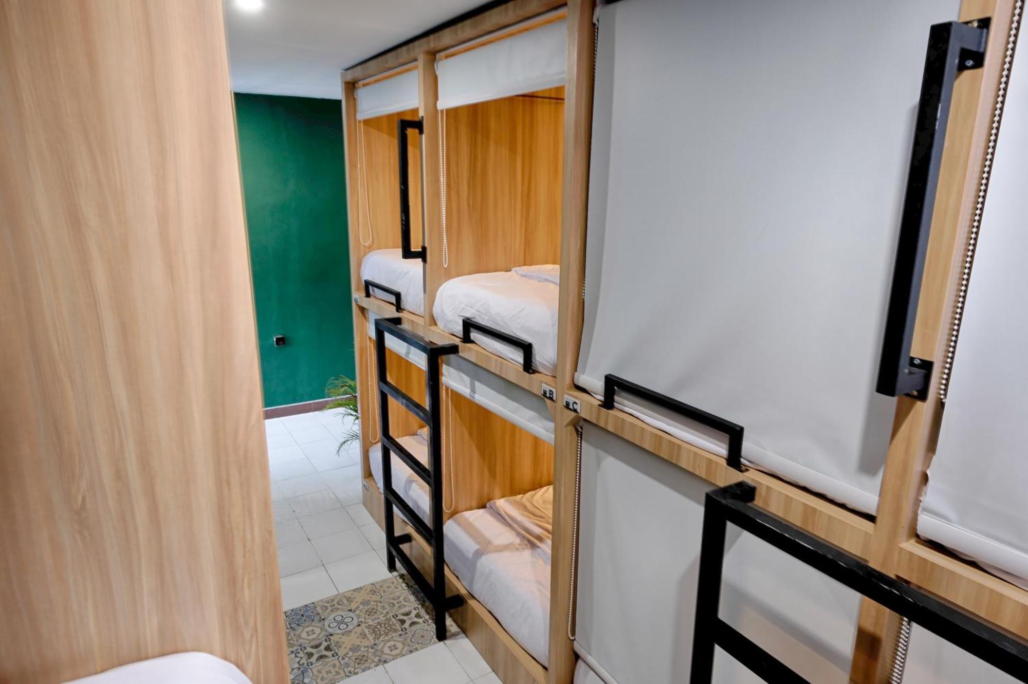 Hubs Hostel Yogyakarta Bagian luar foto