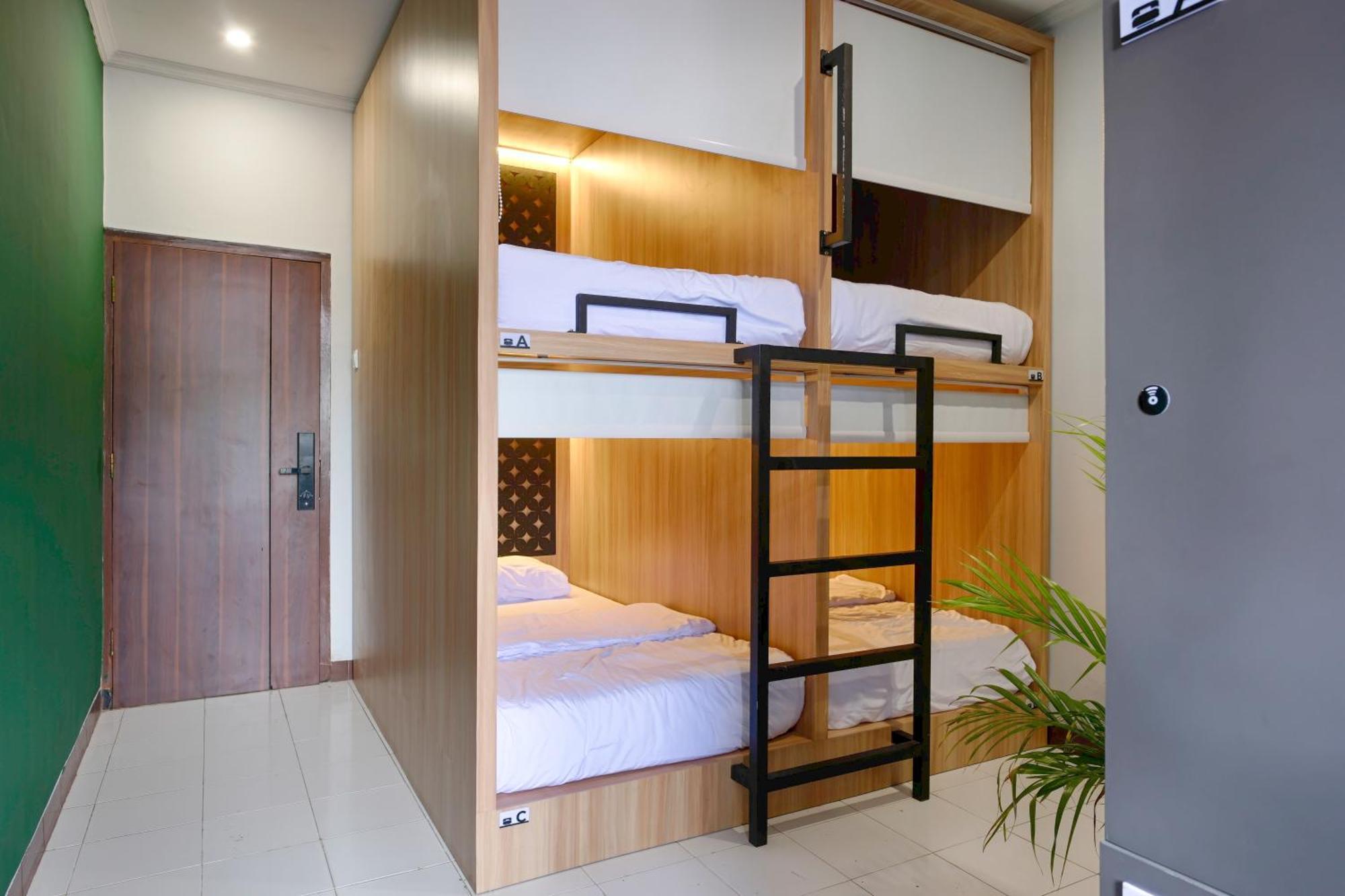 Hubs Hostel Yogyakarta Bagian luar foto