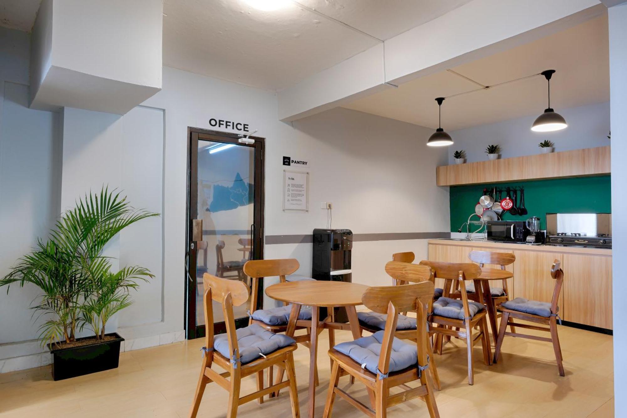 Hubs Hostel Yogyakarta Bagian luar foto